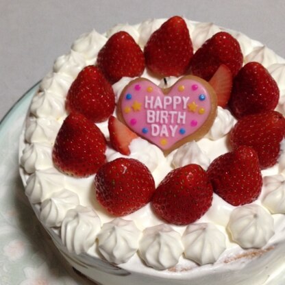 娘の誕生日につくりました。シンプルなショートケーキがやっぱり美味しいですね(^^)ありがとうございました。